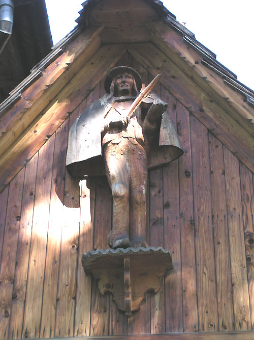 Zakopane - rzeba przedstawiajca Saba na fasadzie willi Koliba